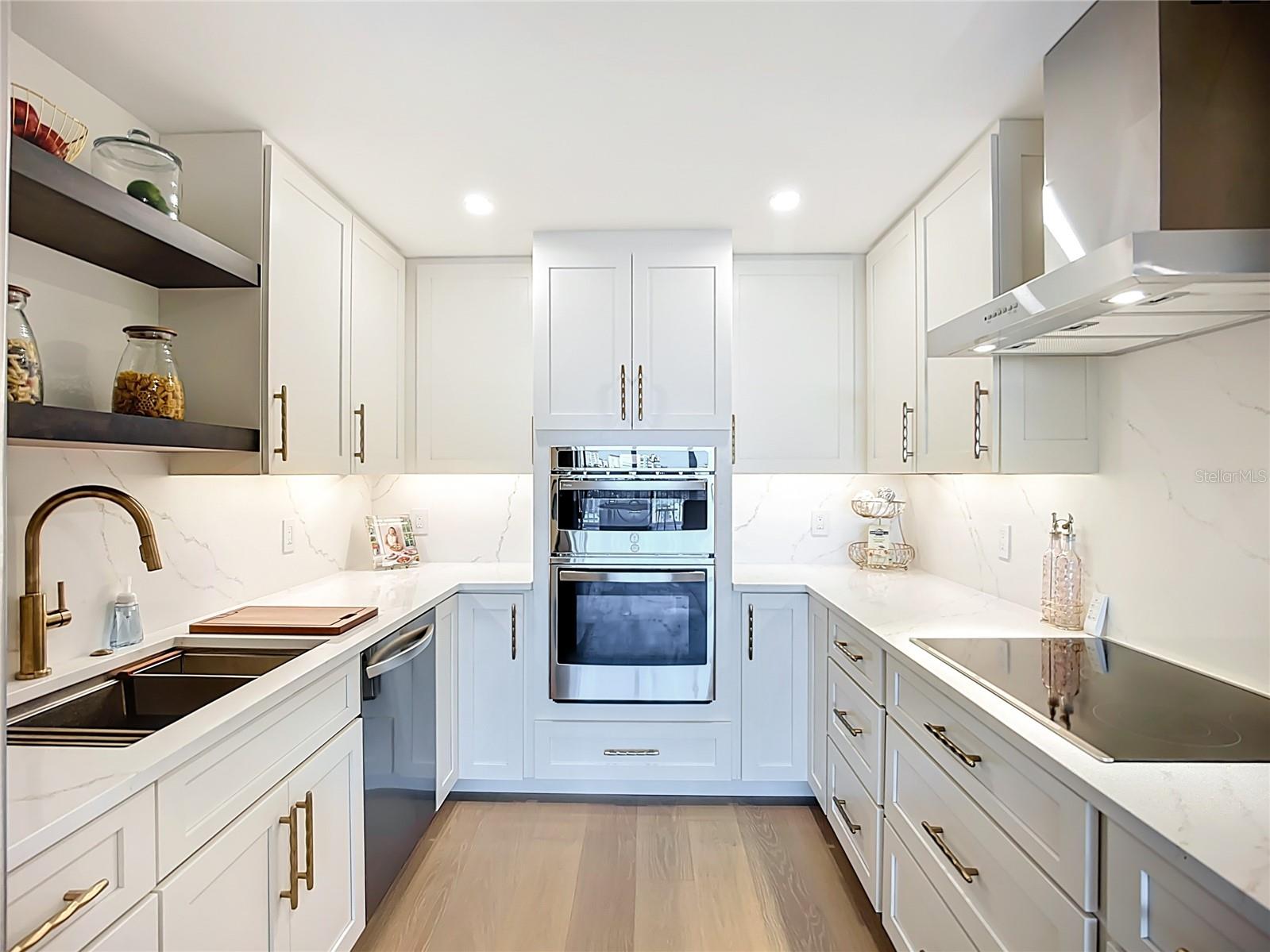 REGENCY HOUSE - Residential