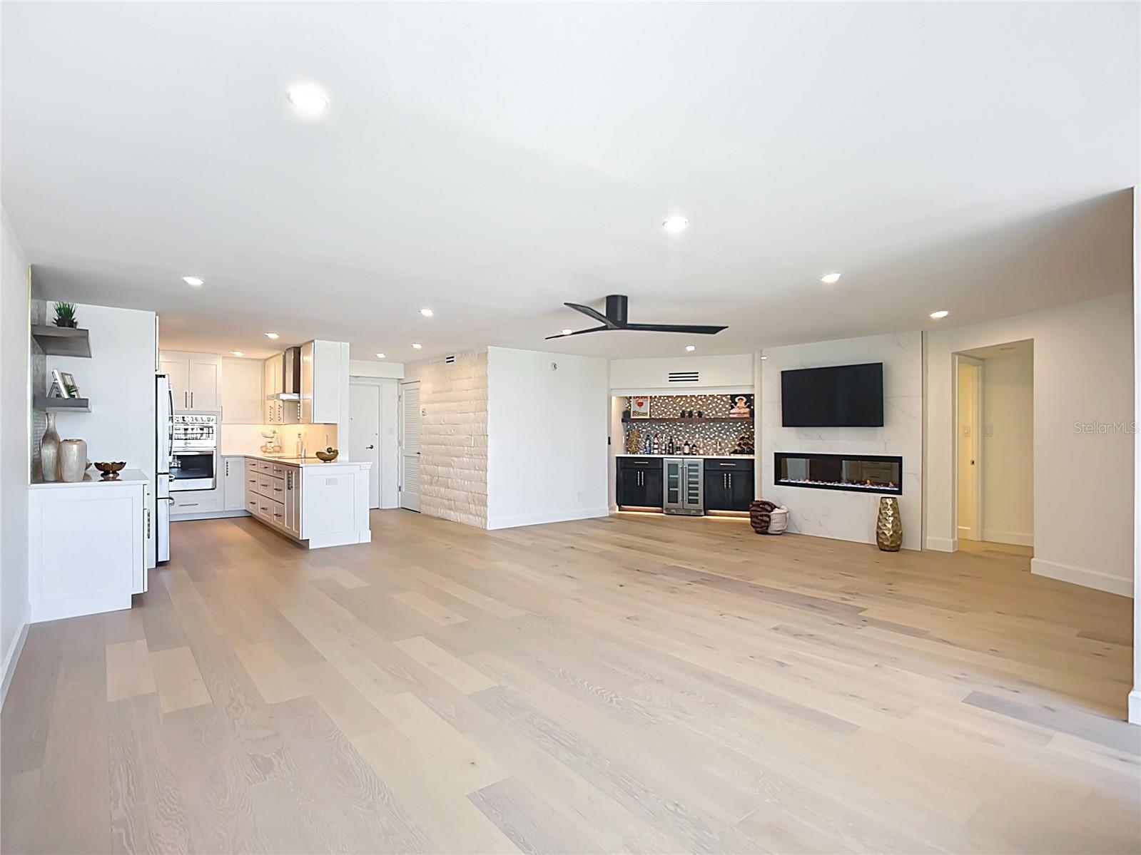 REGENCY HOUSE - Residential