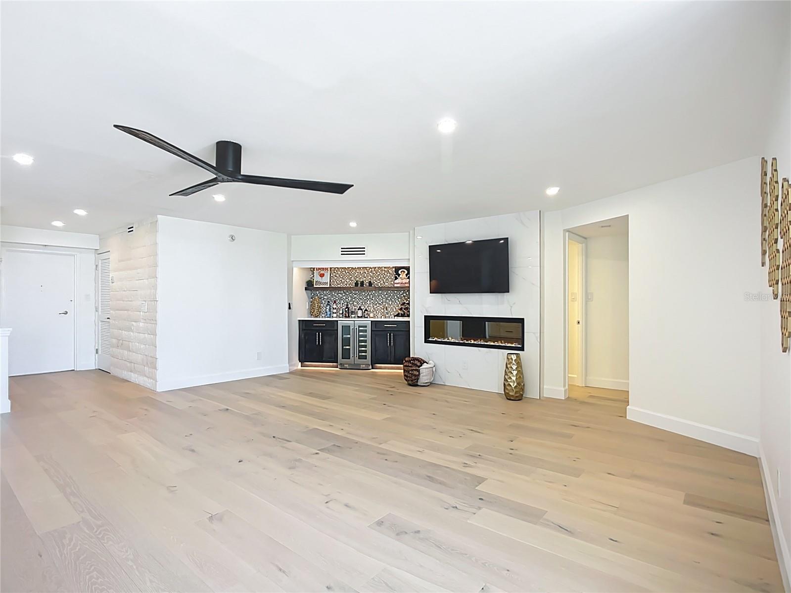 REGENCY HOUSE - Residential