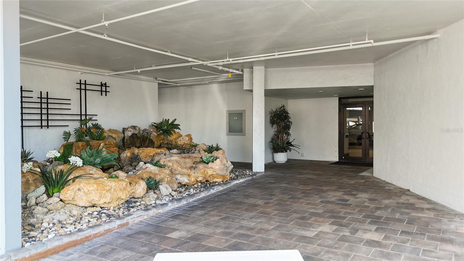 REGENCY HOUSE - Residential