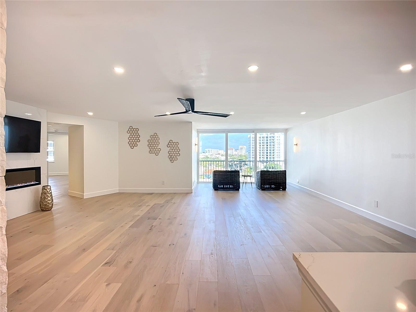 REGENCY HOUSE - Residential