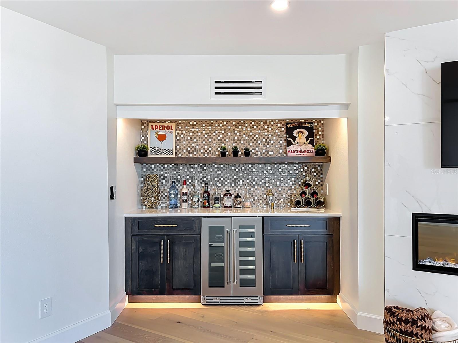 REGENCY HOUSE - Residential