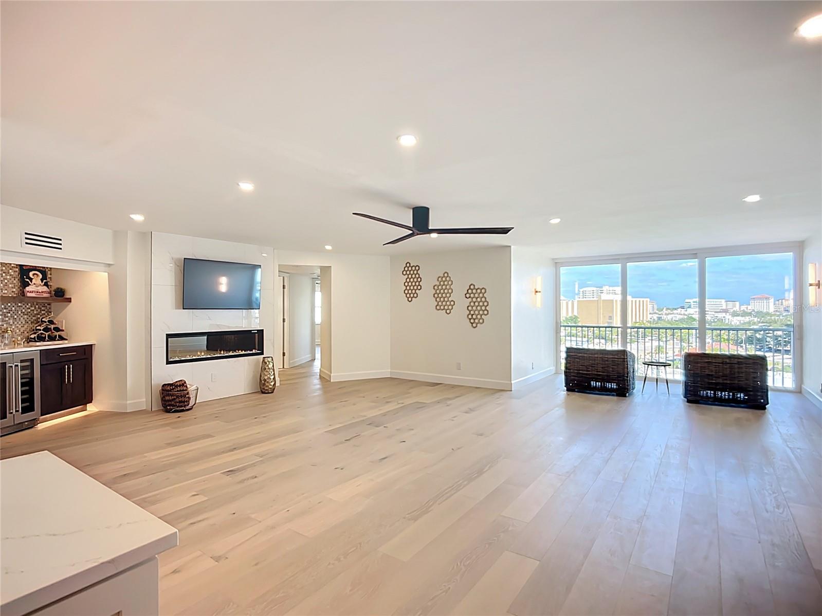 REGENCY HOUSE - Residential