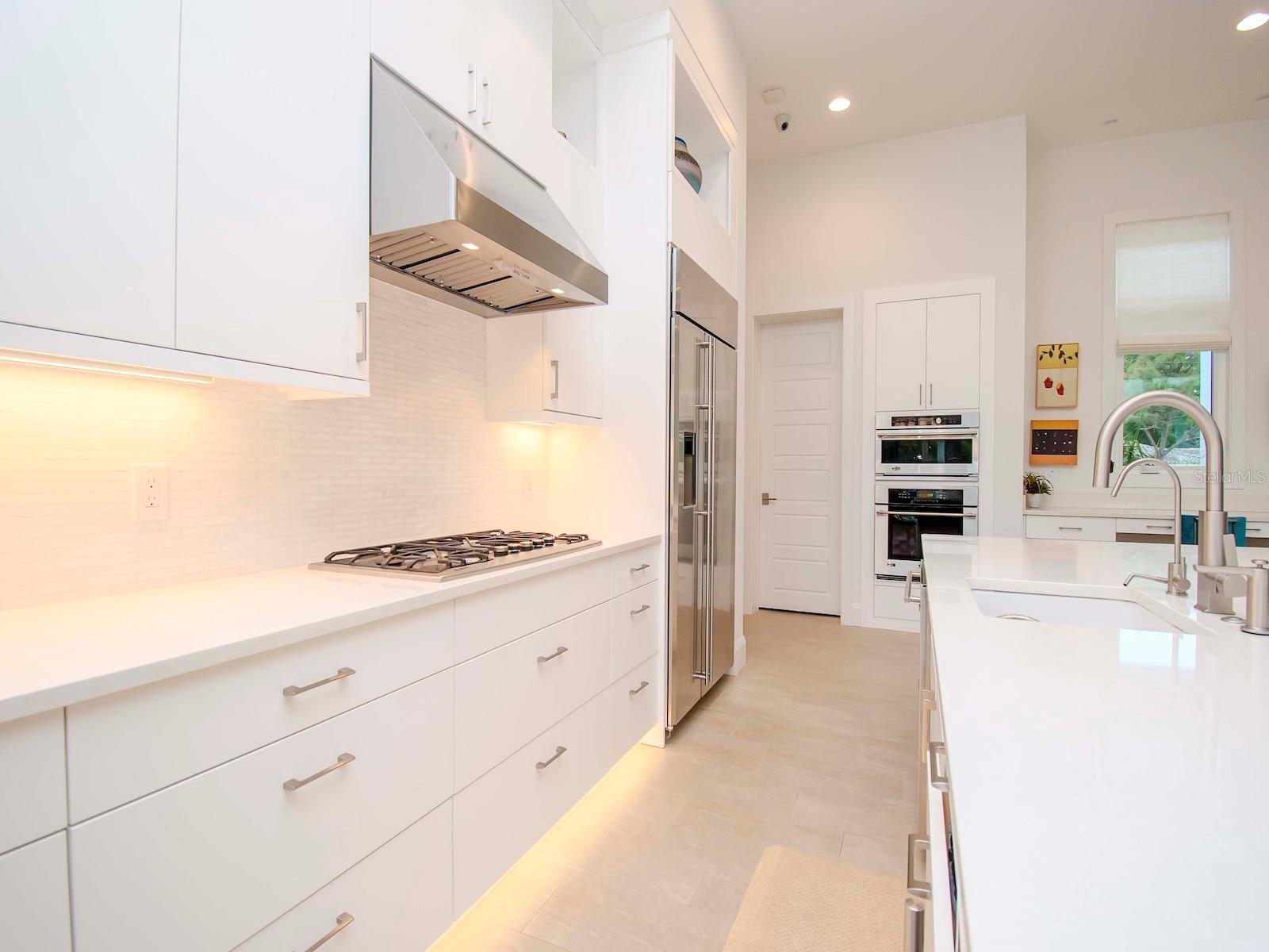 SNELL ISLE SHORES - Residential