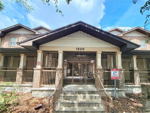 Photo of 1220 SW 1st Avenue #304, Gainesville, FL 32601 (MLS # GC535837)