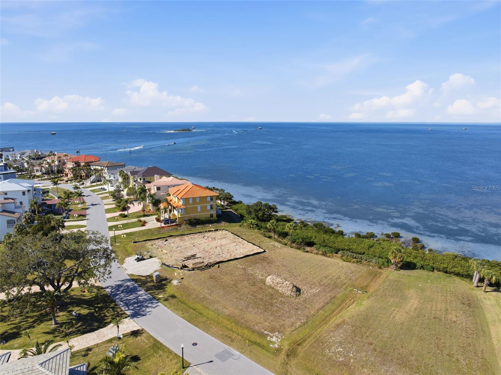 HARBORPOINTE - Residential