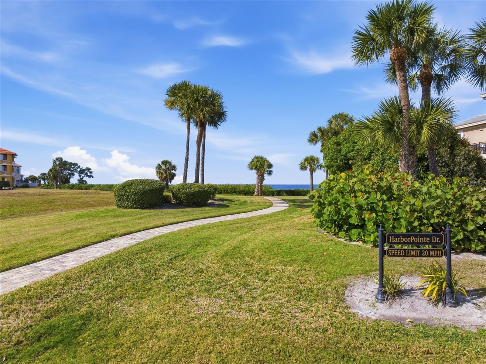 HARBORPOINTE - Residential