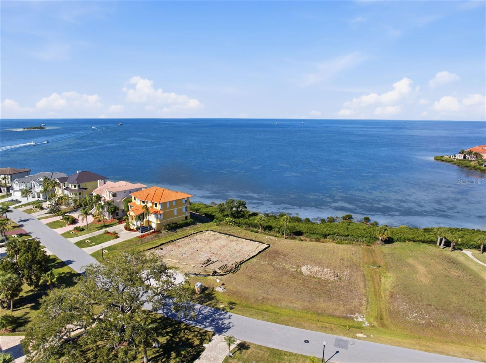 HARBORPOINTE - Residential