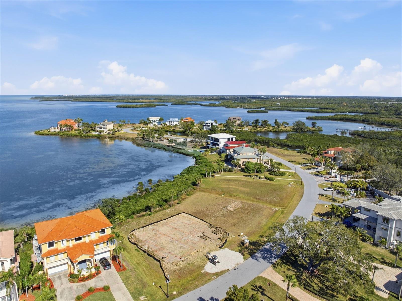 HARBORPOINTE - Residential