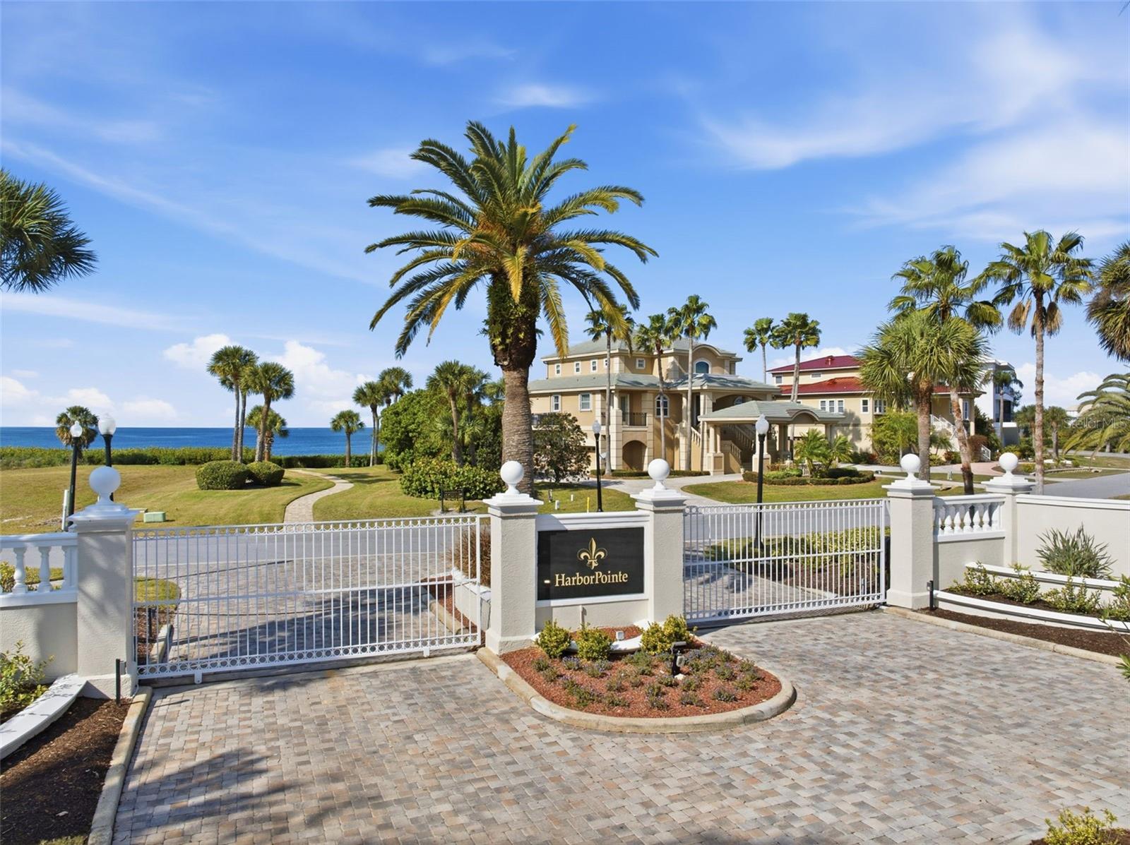 HARBORPOINTE - Residential