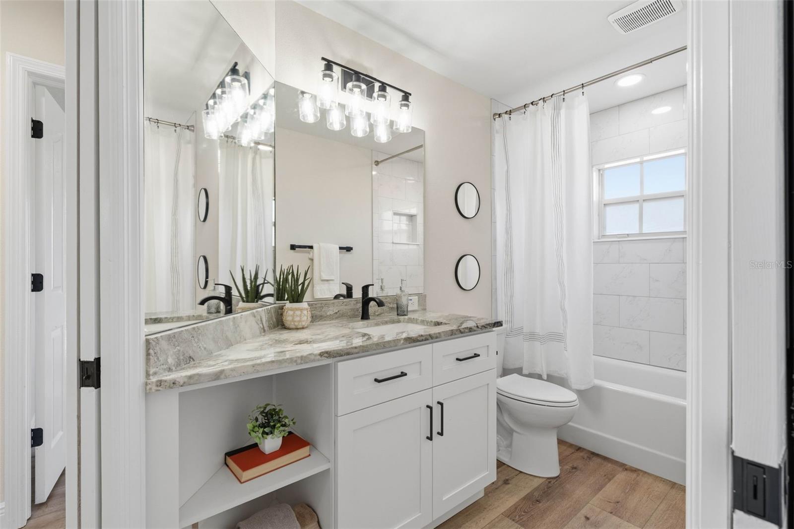 OAKRIDGE ESTATES - Residential