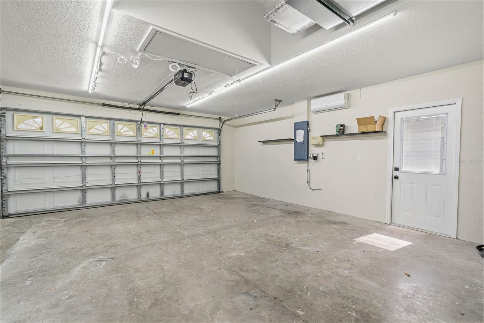 OAKRIDGE ESTATES - Residential