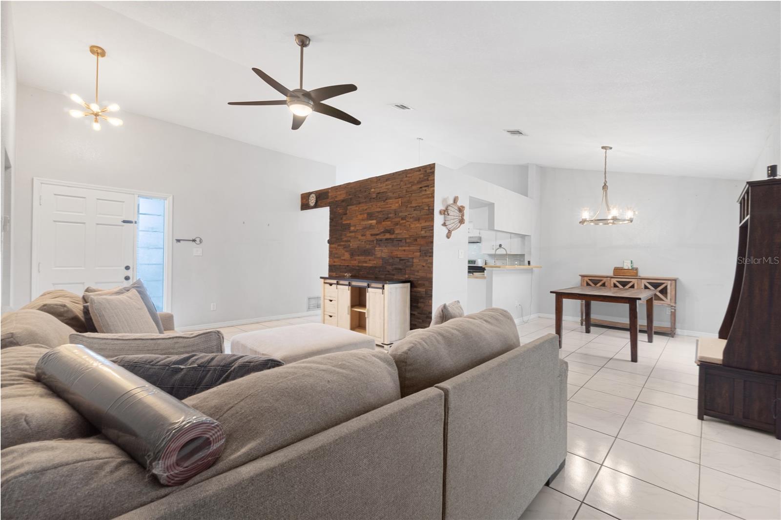 COUNTRY GROVE - Residential