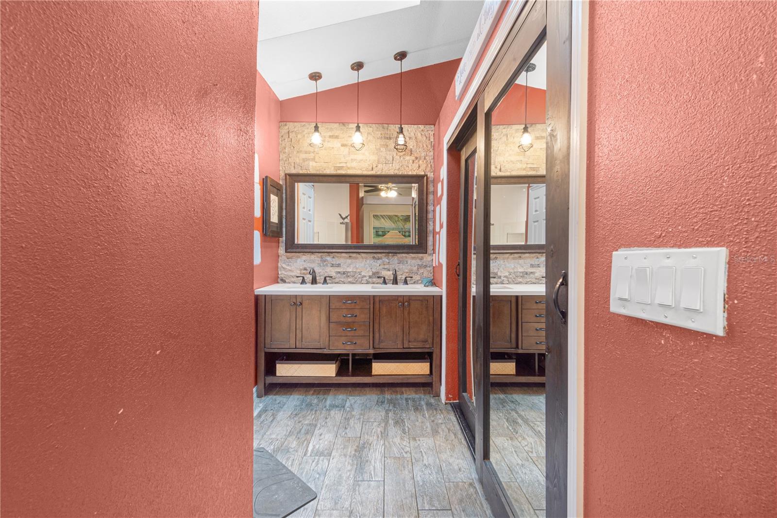 COUNTRY GROVE - Residential