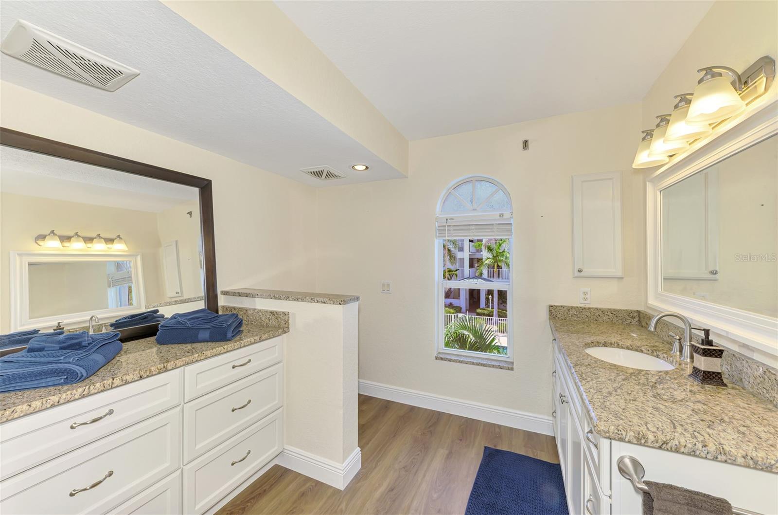 BREAKERS POINT PH 02 - Residential