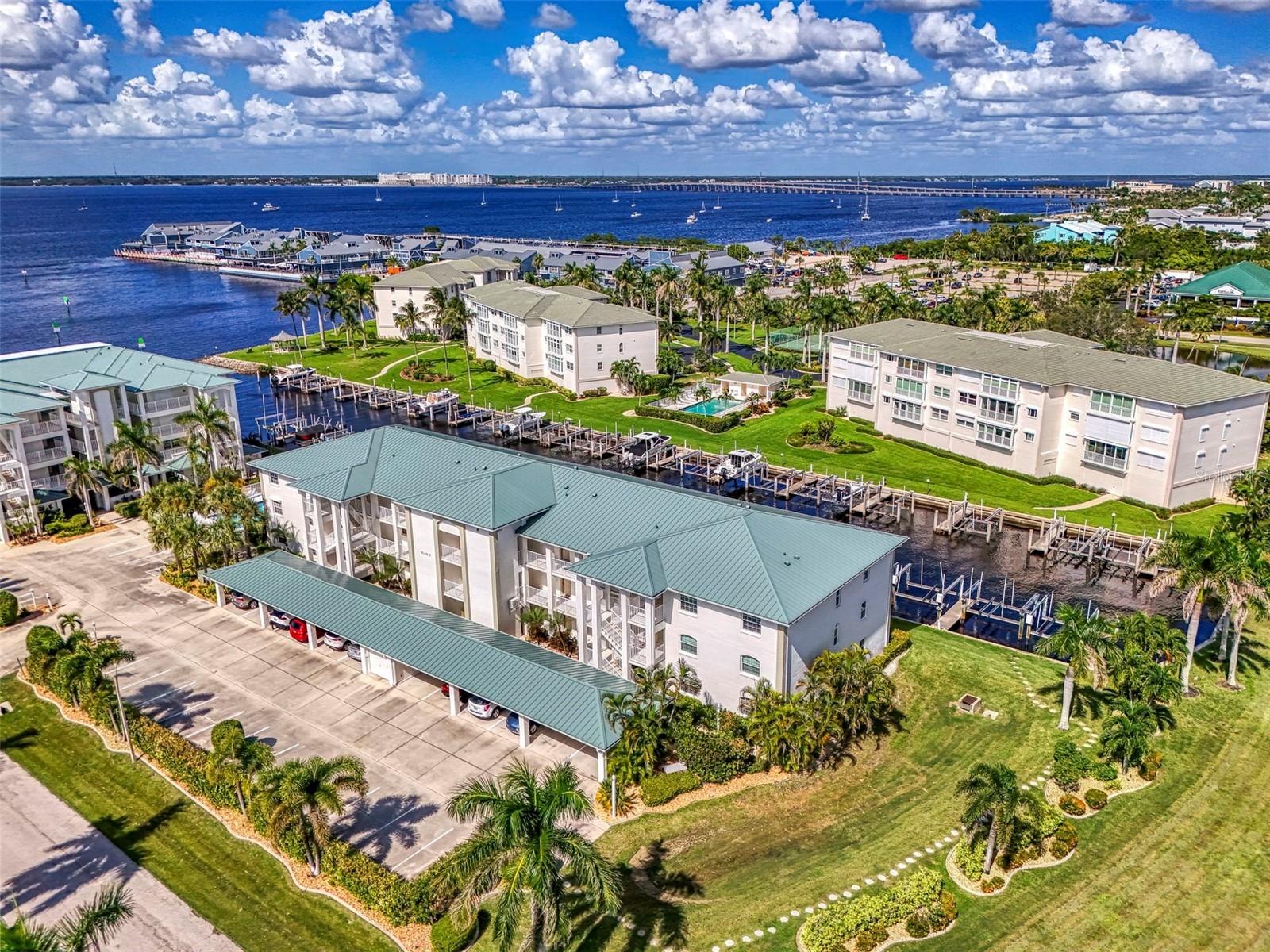 BREAKERS POINT PH 02 - Residential
