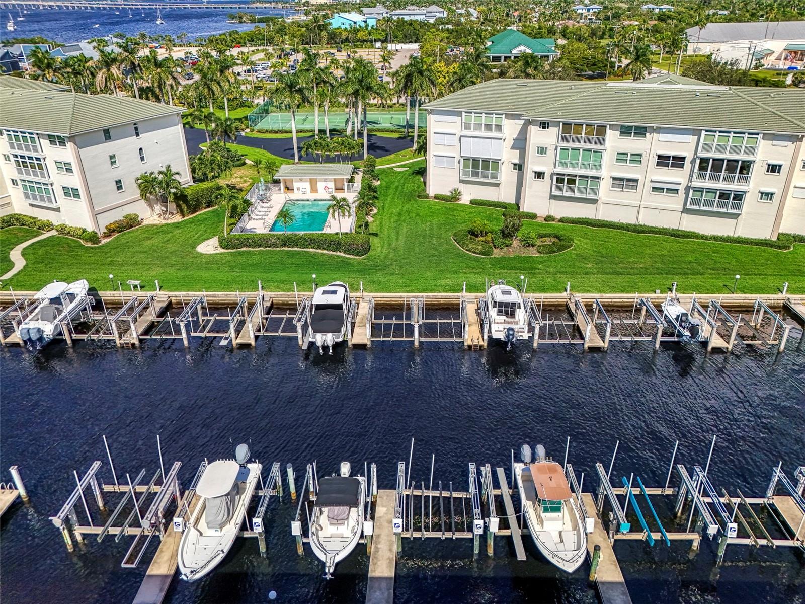 BREAKERS POINT PH 02 - Residential