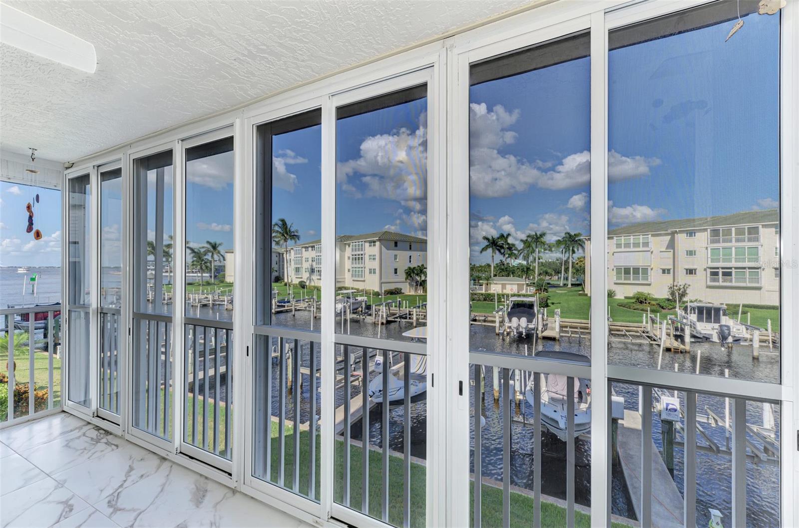 BREAKERS POINT PH 02 - Residential