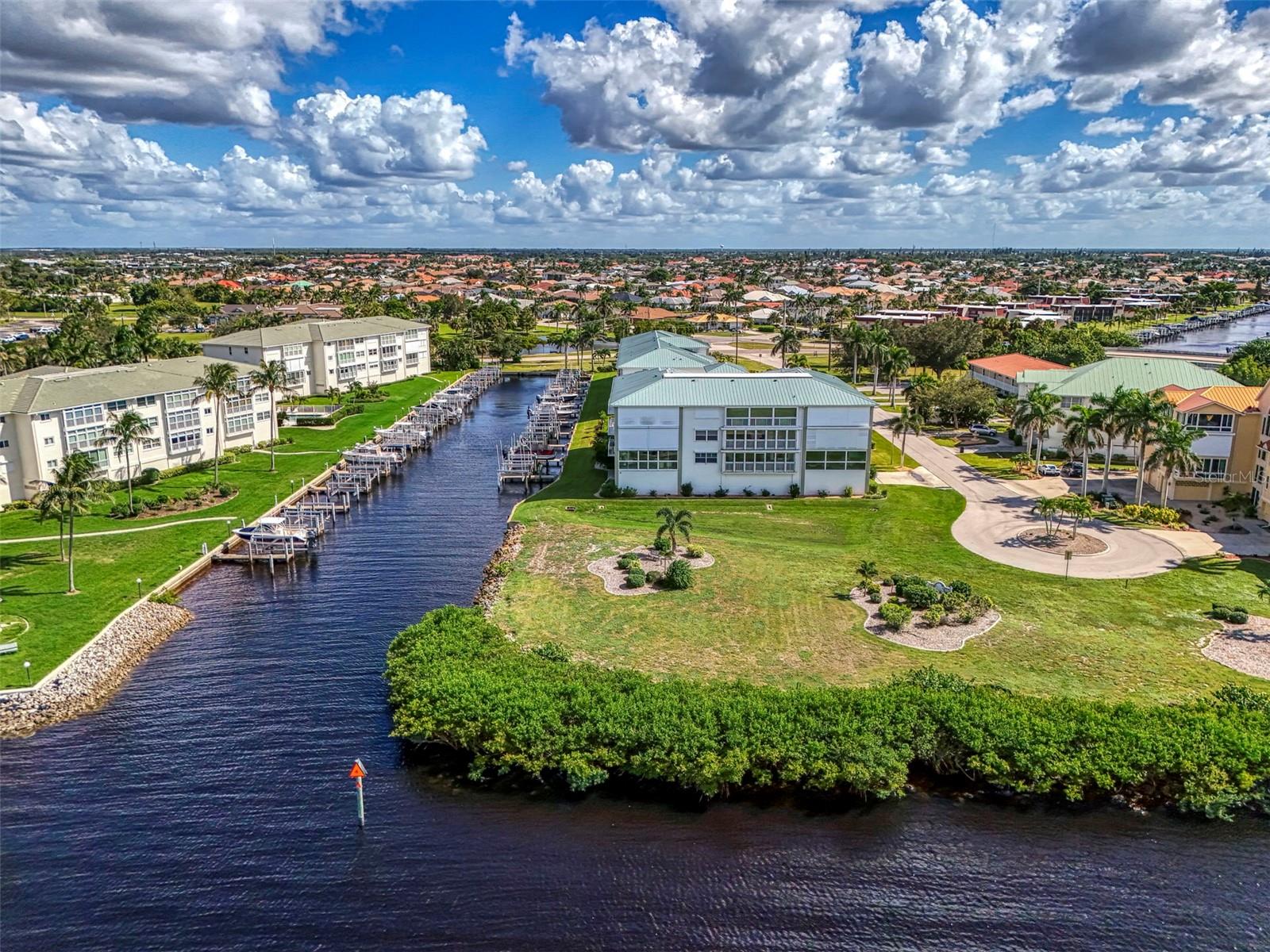 BREAKERS POINT PH 02 - Residential