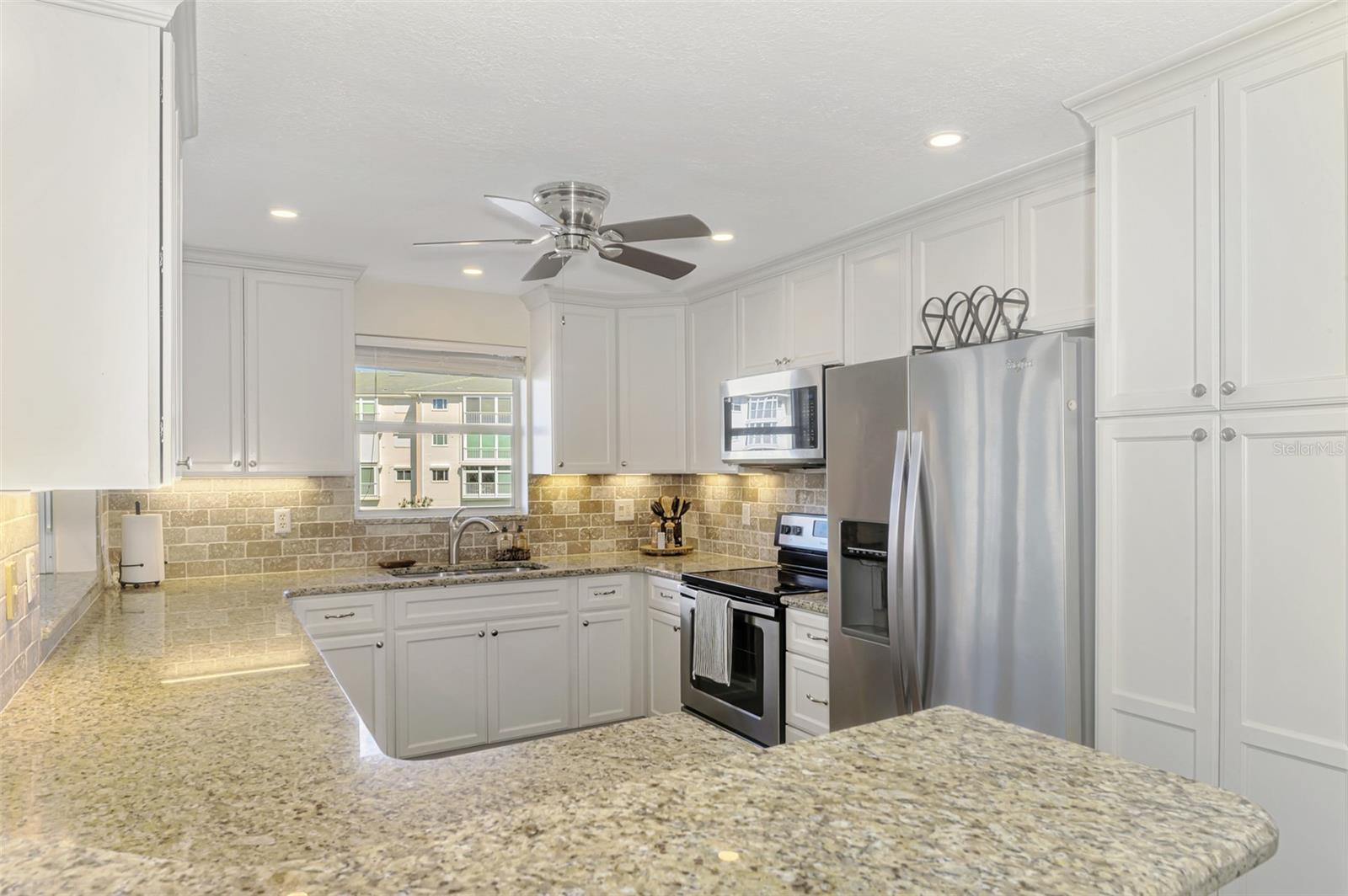 BREAKERS POINT PH 02 - Residential