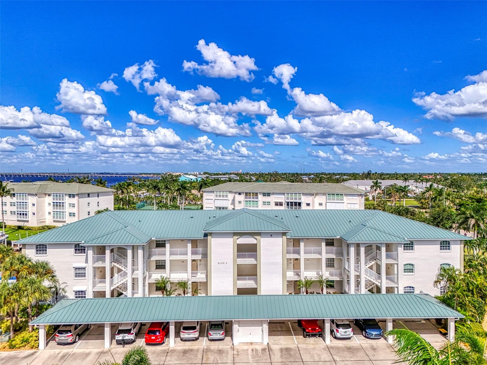 BREAKERS POINT PH 02 - Residential