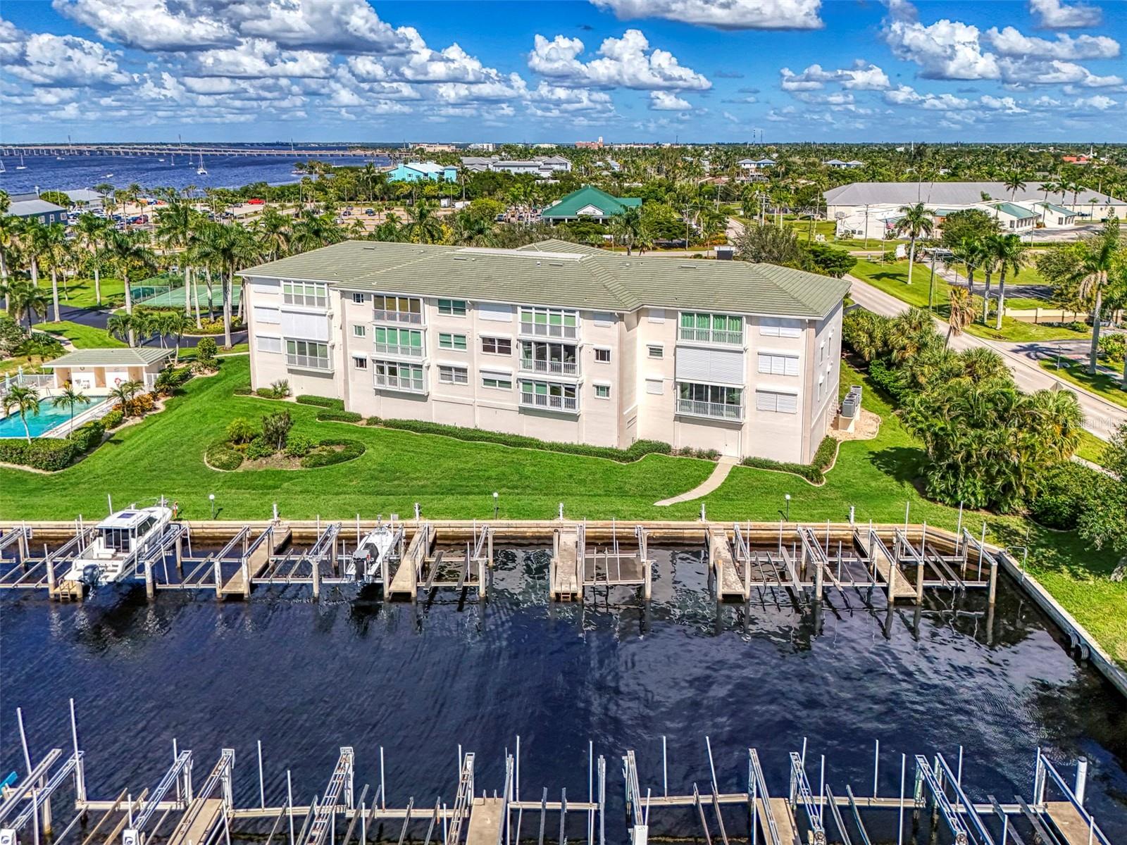 BREAKERS POINT PH 02 - Residential
