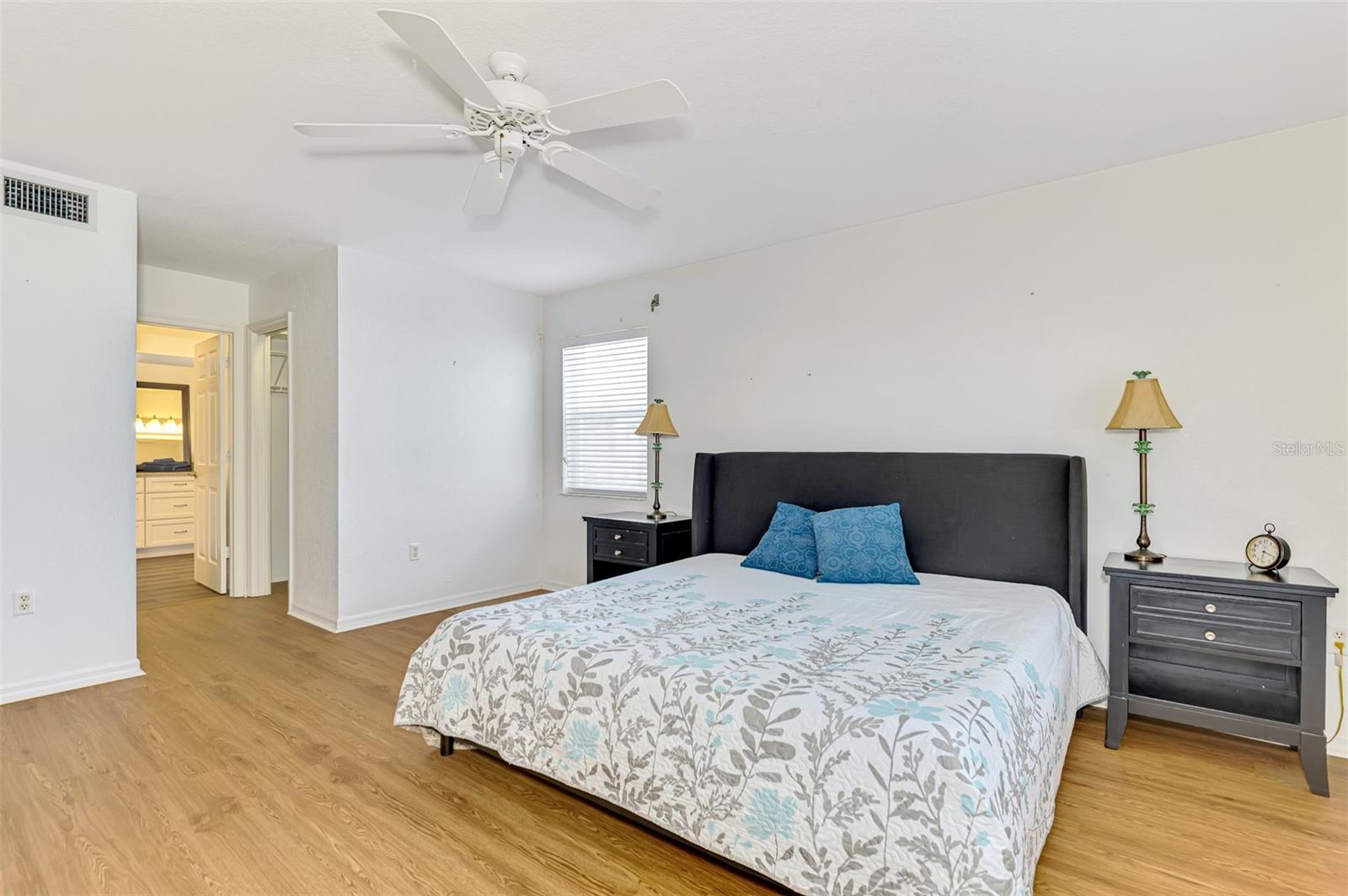 BREAKERS POINT PH 02 - Residential