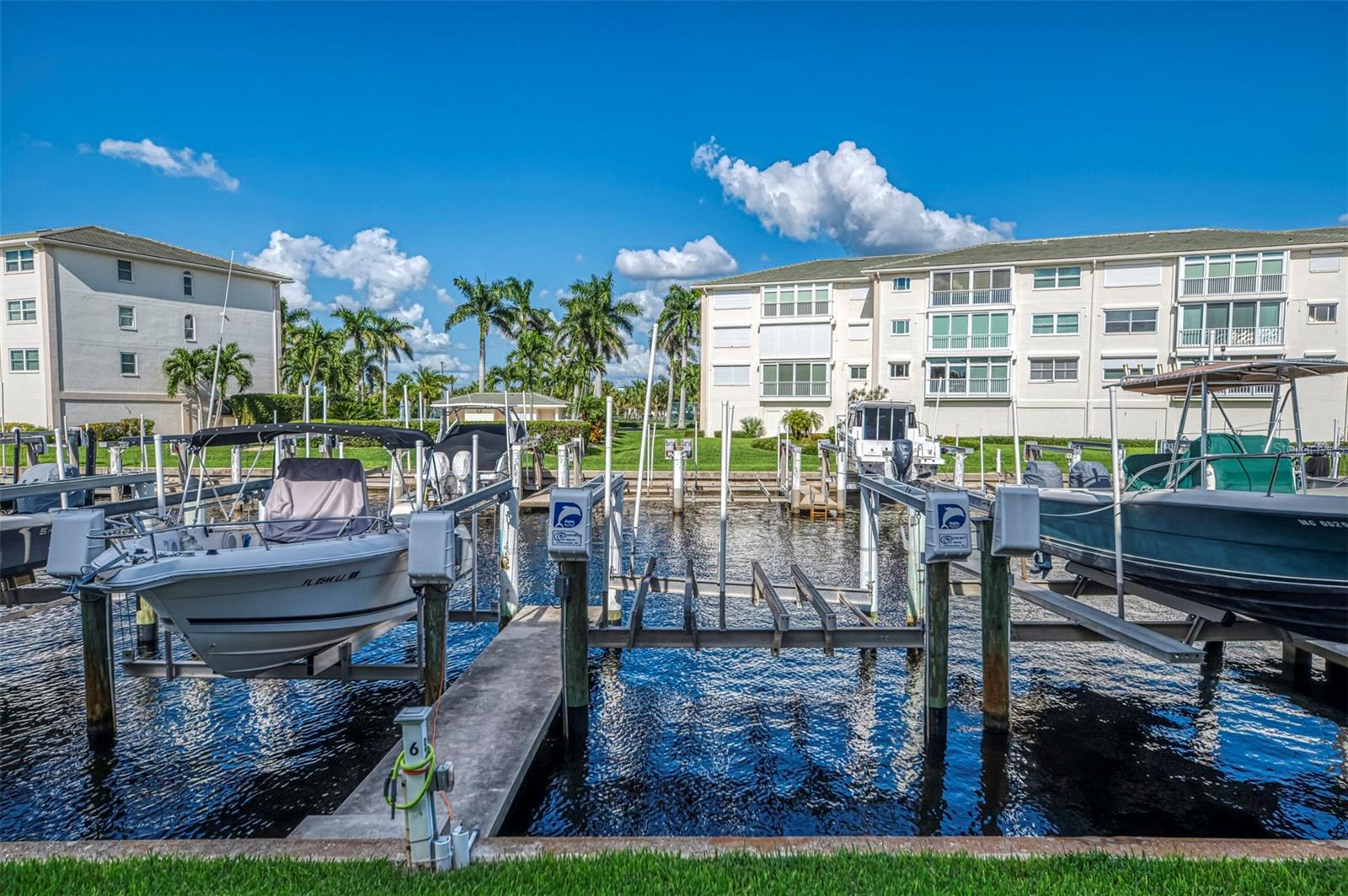 BREAKERS POINT PH 02 - Residential