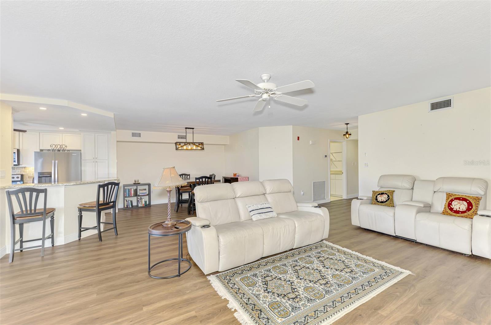 BREAKERS POINT PH 02 - Residential