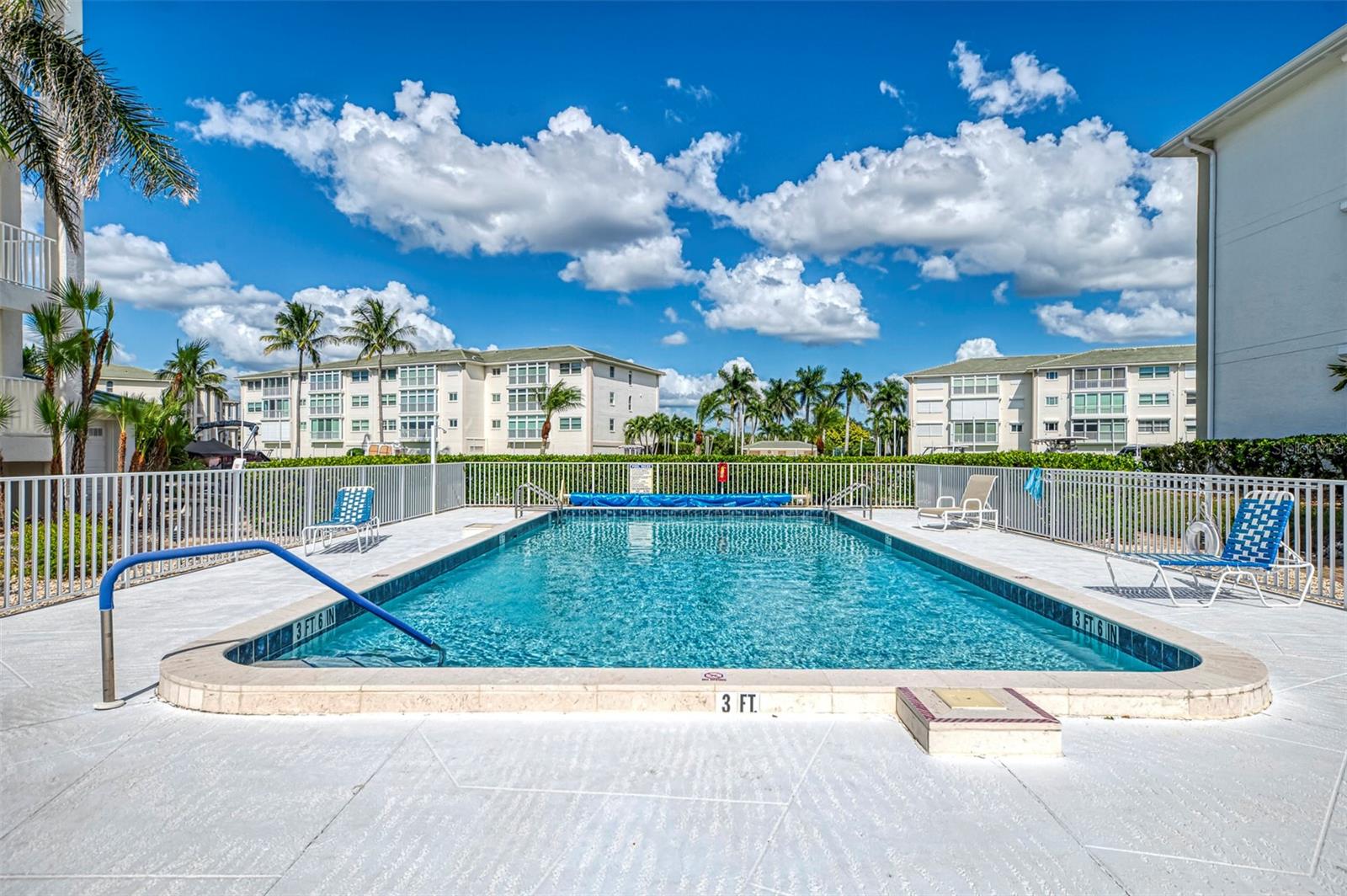 BREAKERS POINT PH 02 - Residential