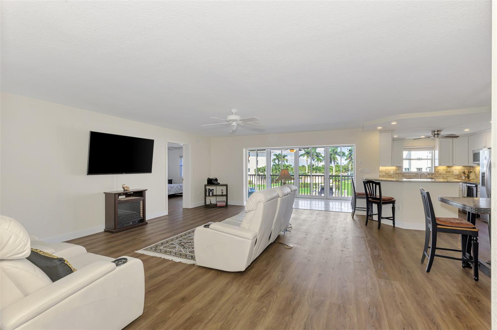 BREAKERS POINT PH 02 - Residential