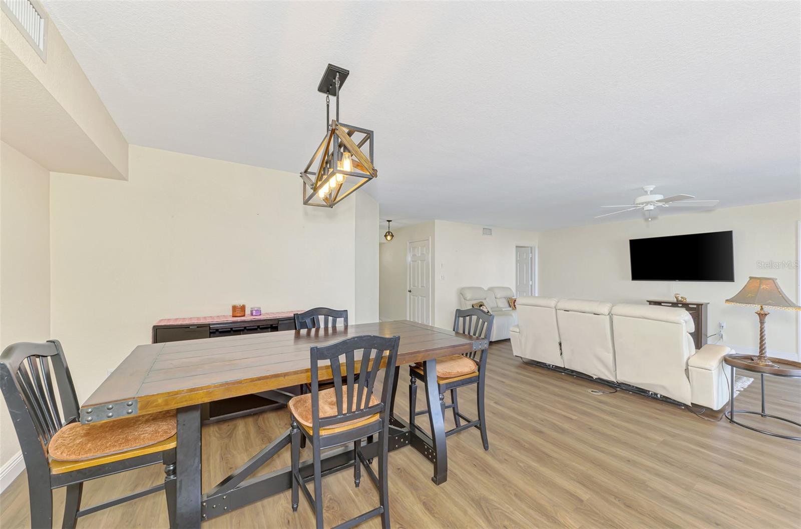 BREAKERS POINT PH 02 - Residential