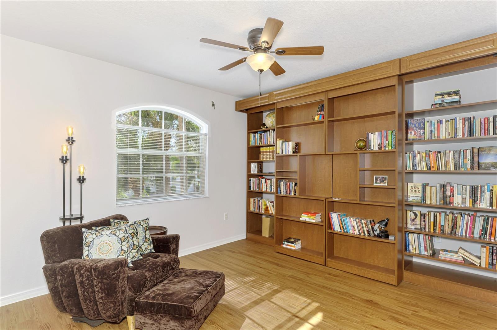BREAKERS POINT PH 02 - Residential
