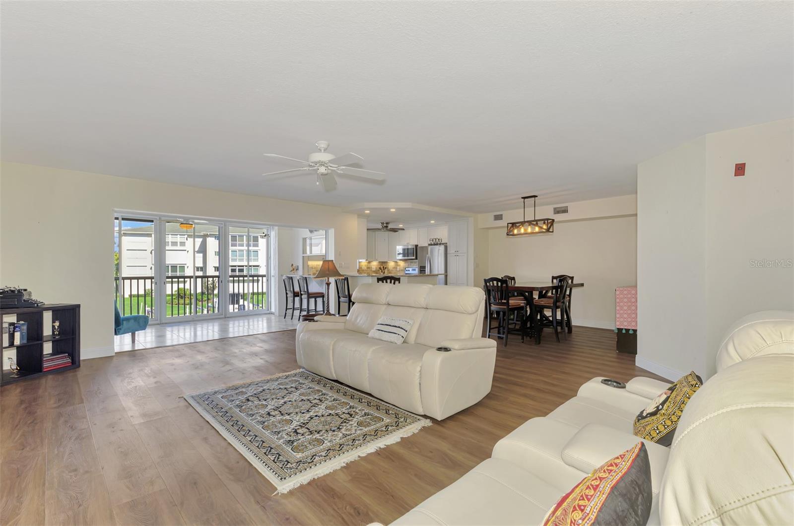 BREAKERS POINT PH 02 - Residential