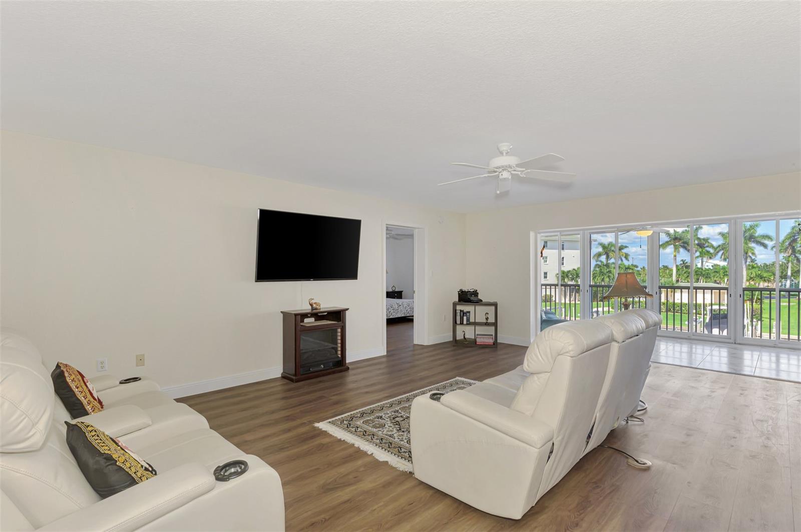BREAKERS POINT PH 02 - Residential
