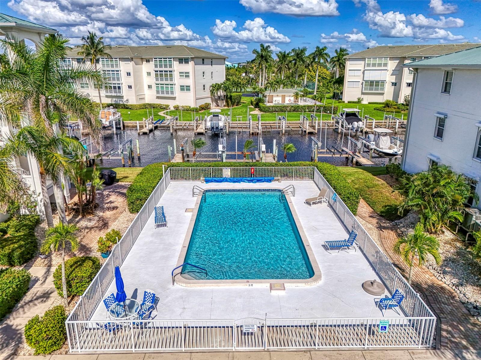 BREAKERS POINT PH 02 - Residential