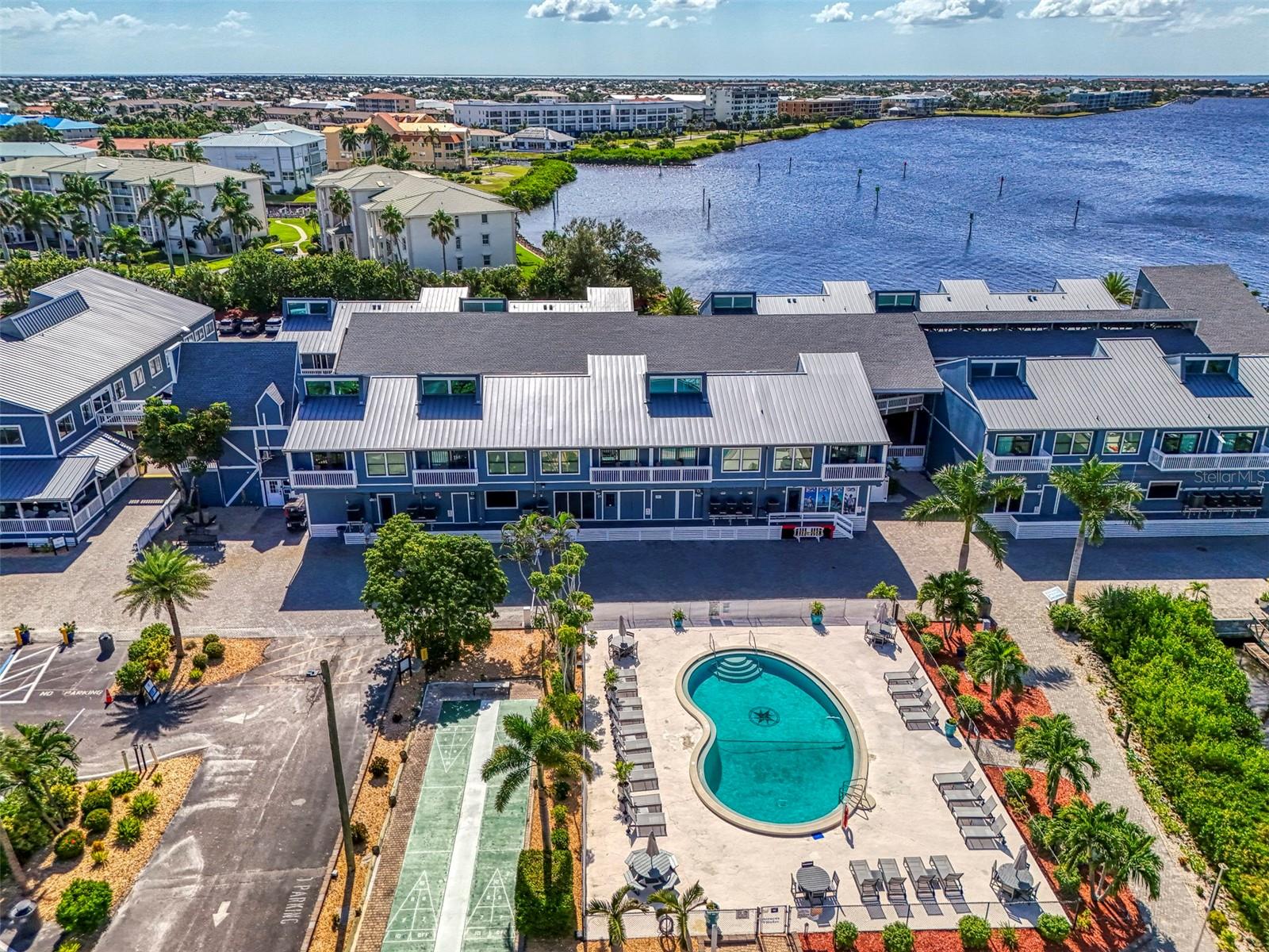BREAKERS POINT PH 02 - Residential