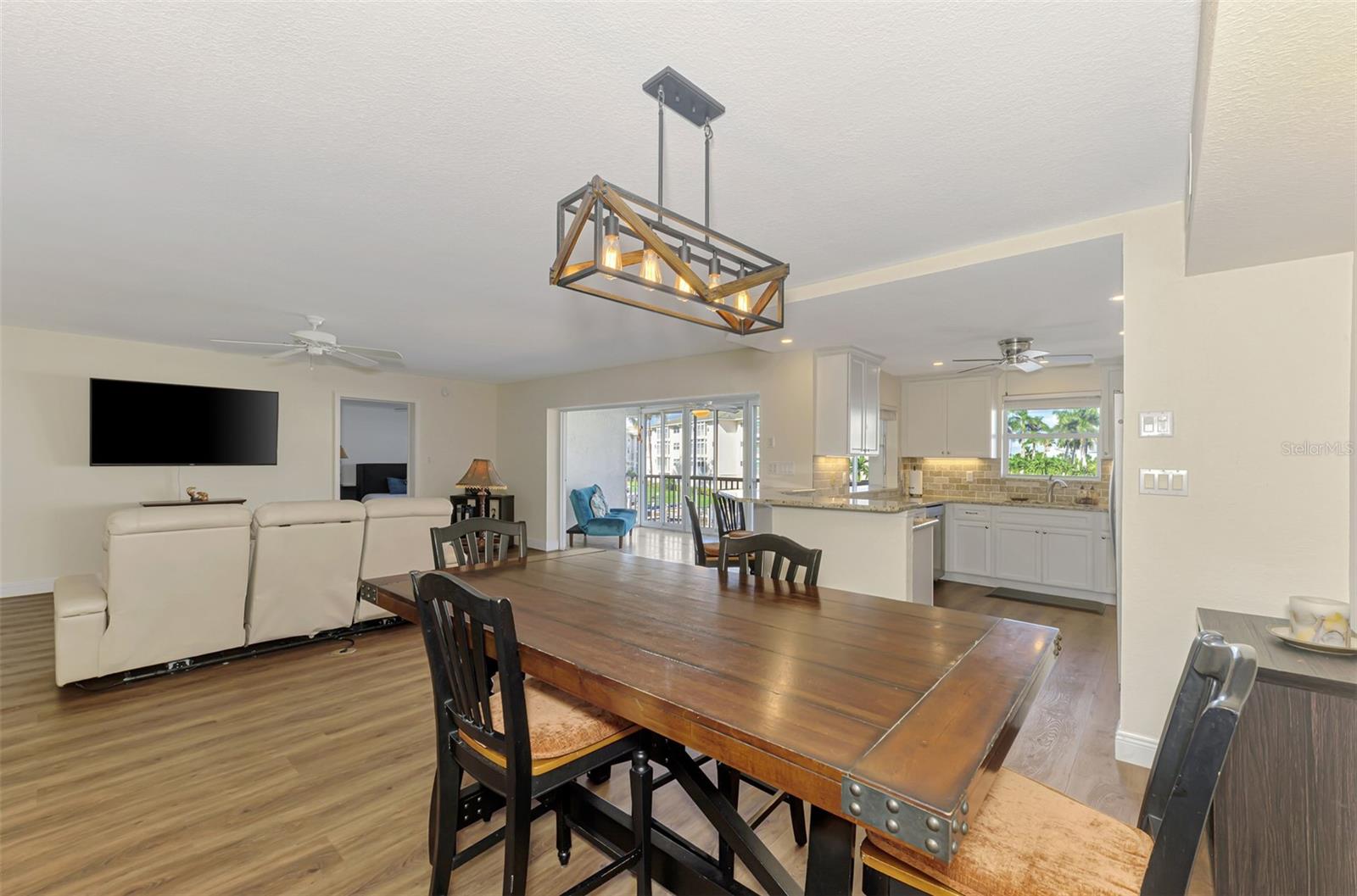 BREAKERS POINT PH 02 - Residential