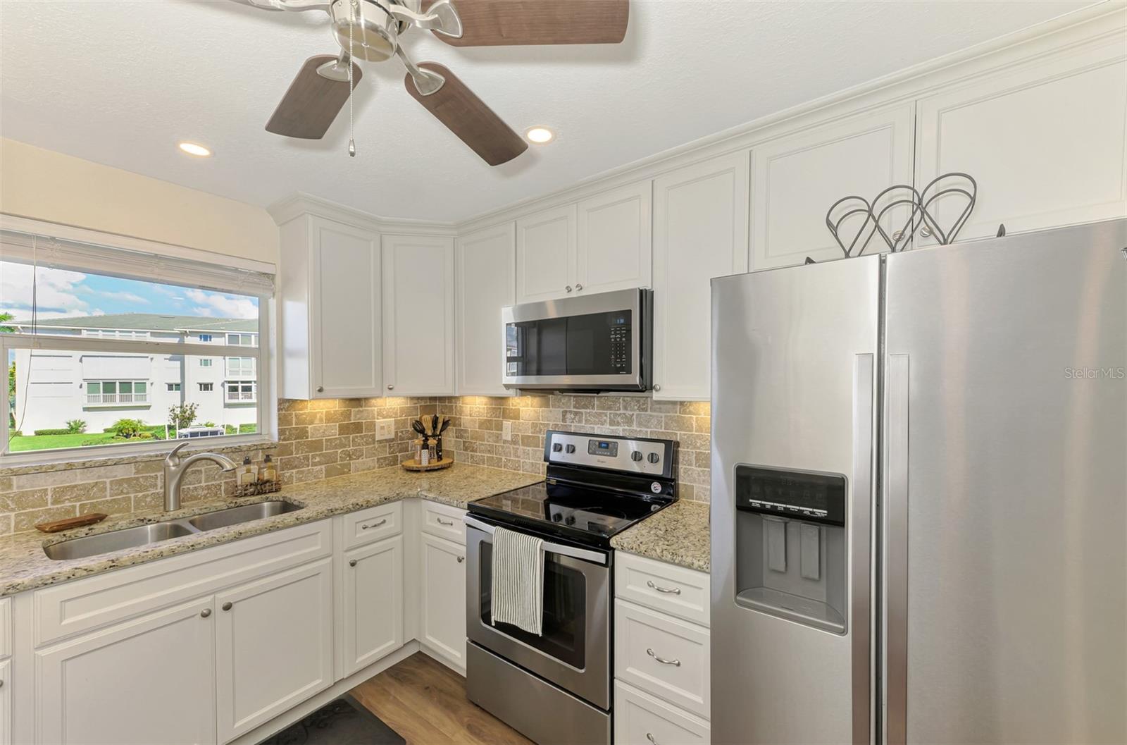 BREAKERS POINT PH 02 - Residential