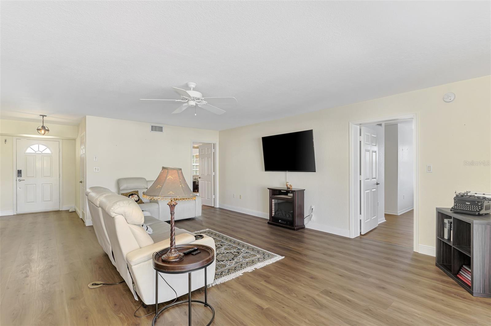 BREAKERS POINT PH 02 - Residential