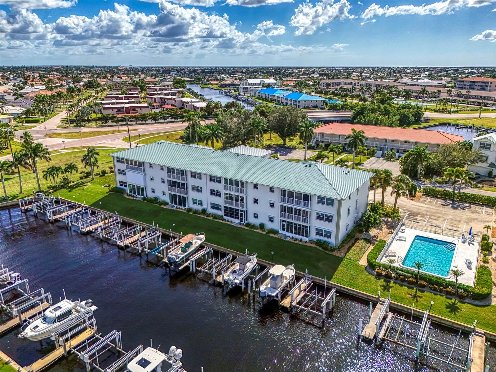 BREAKERS POINT PH 02 - Residential
