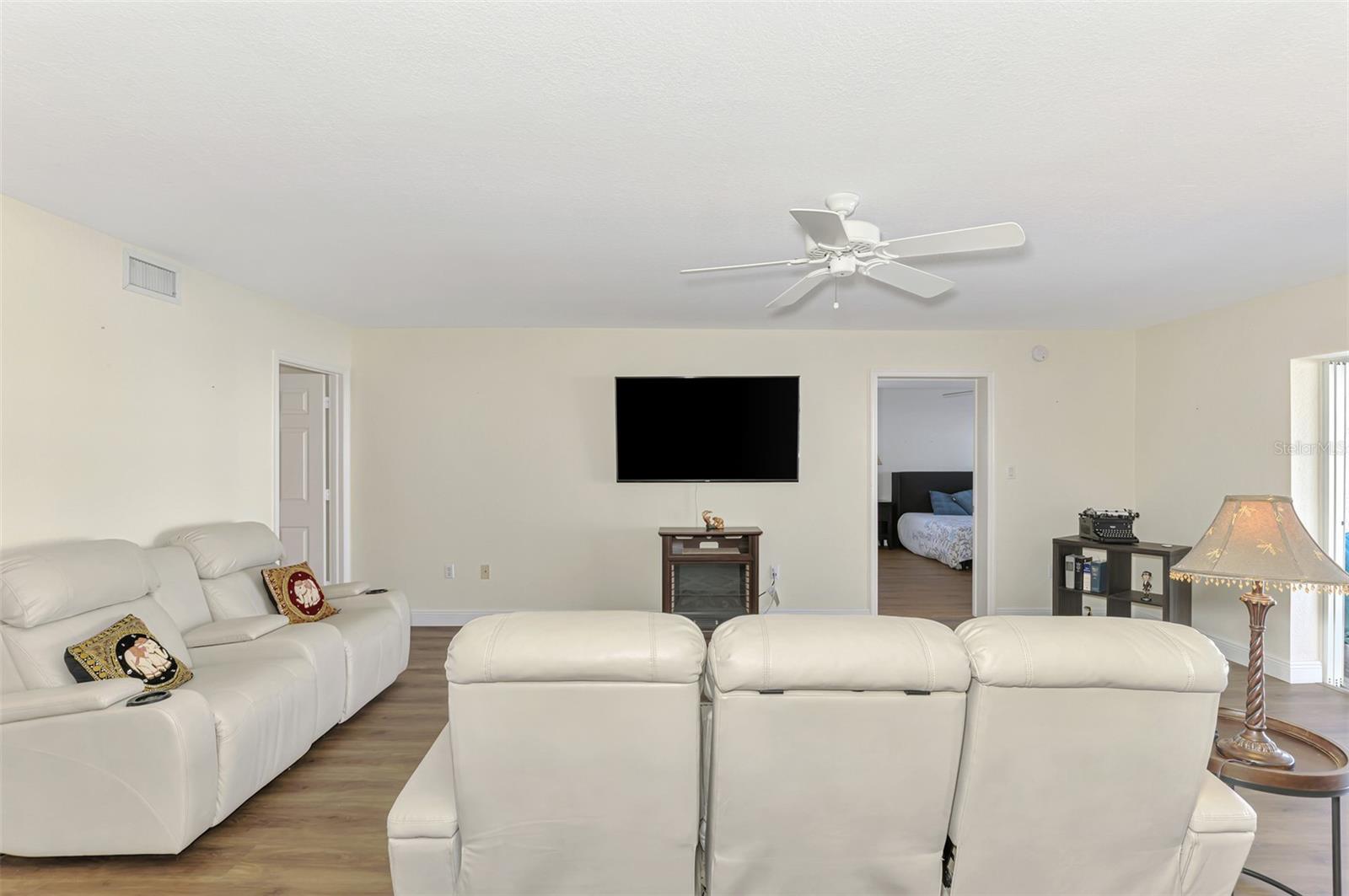 BREAKERS POINT PH 02 - Residential