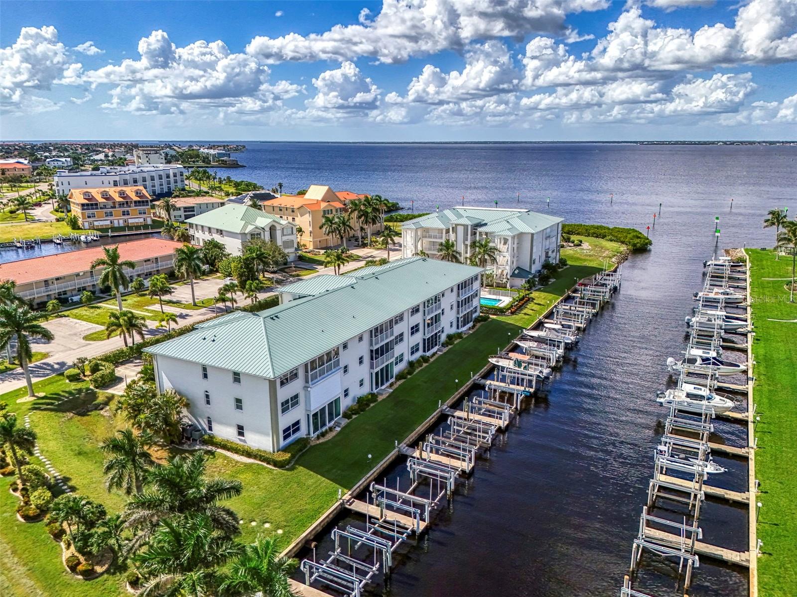 BREAKERS POINT PH 02 - Residential