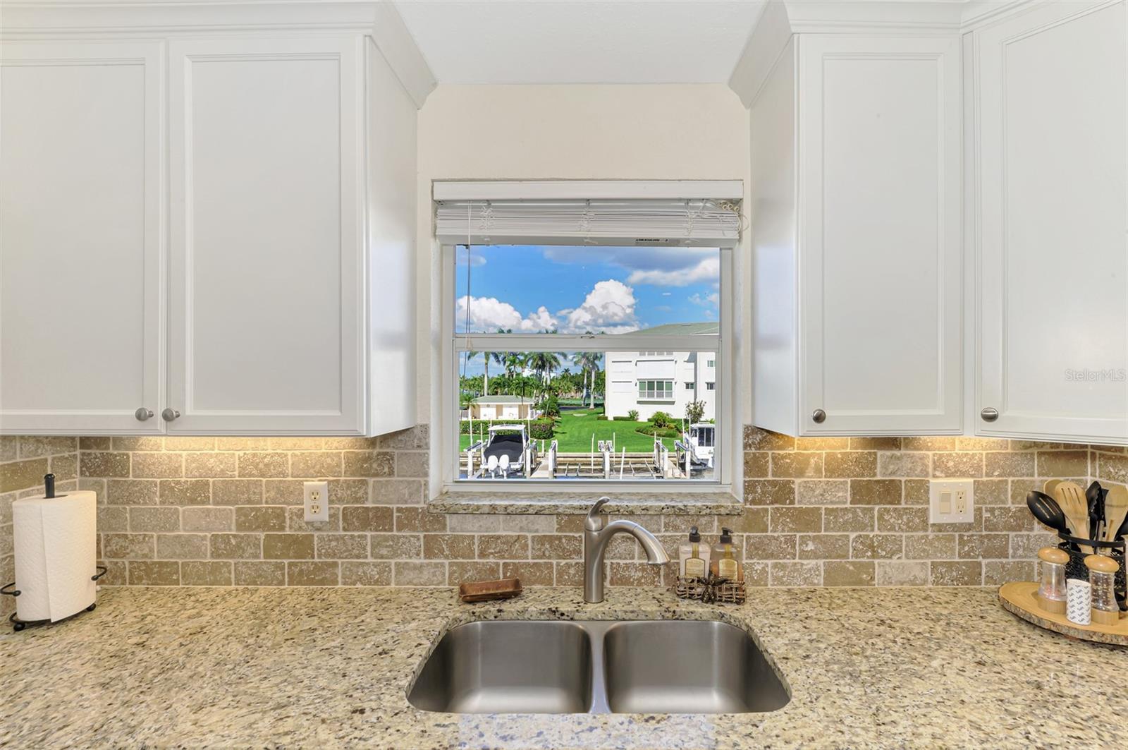BREAKERS POINT PH 02 - Residential