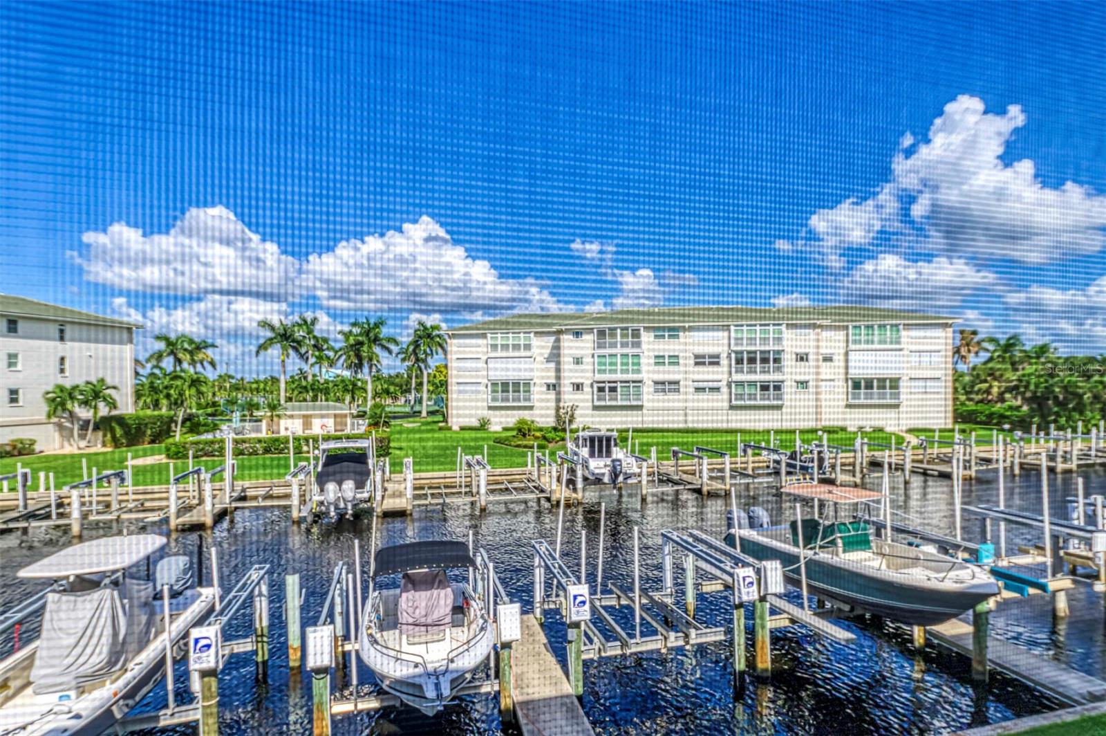 BREAKERS POINT PH 02 - Residential