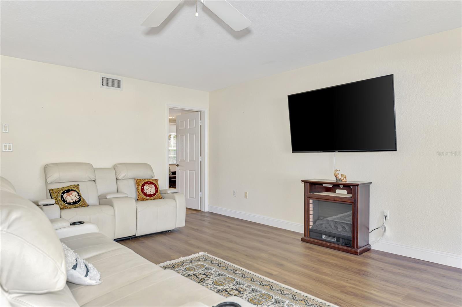 BREAKERS POINT PH 02 - Residential
