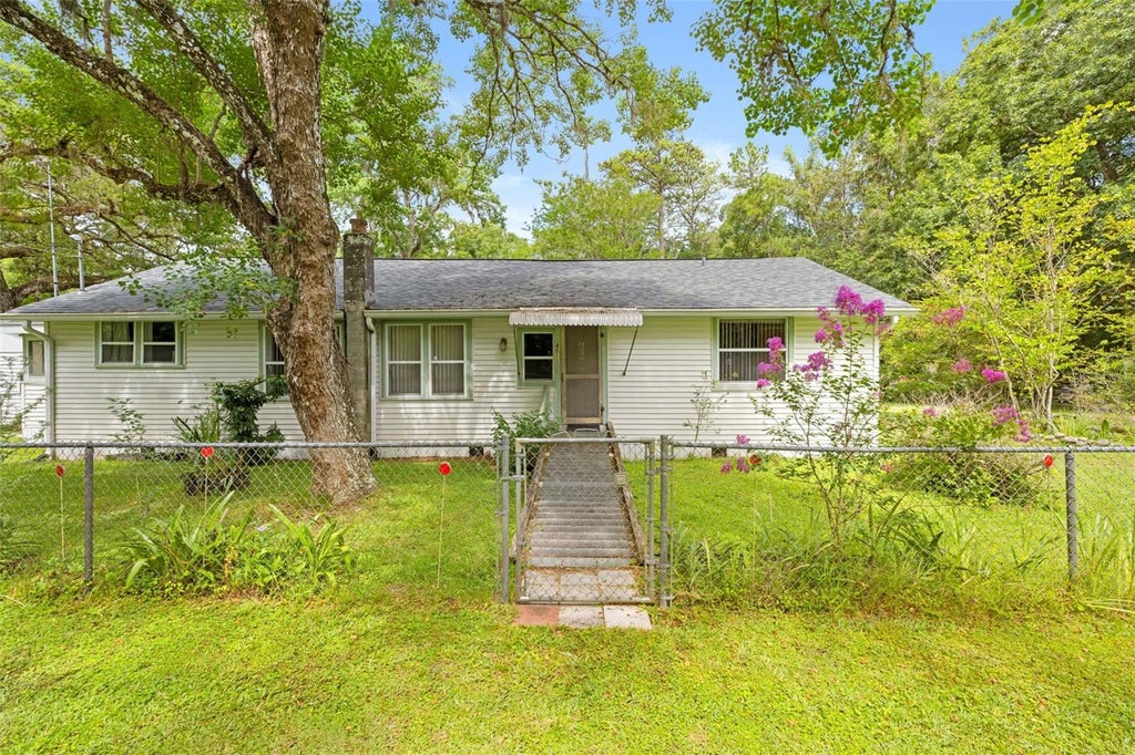Photo of 8511 Hillcrest Drive, Brooksville, FL 34601 (MLS # W7887027)