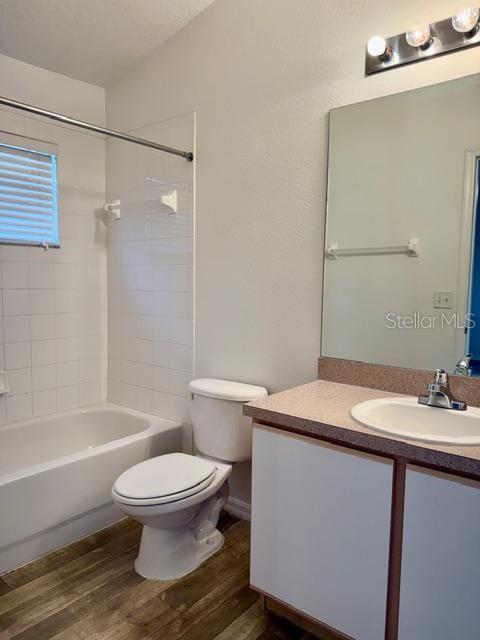 LAKEWOOD RIDGE TWNHMS - Residential Lease