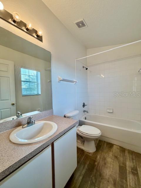 LAKEWOOD RIDGE TWNHMS - Residential Lease