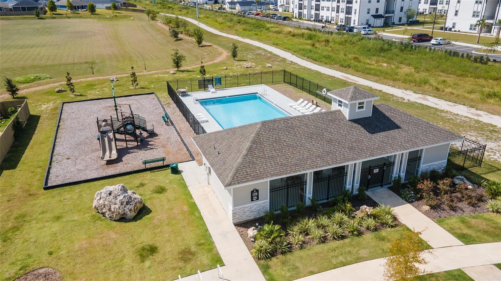 GRAND OAKS - Residential